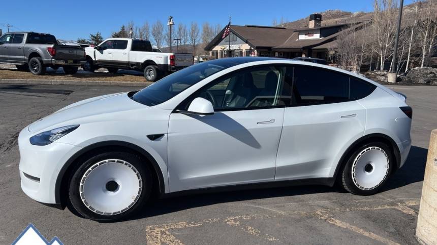 2021 Tesla Model Y 5YJYGDEE7MF067146