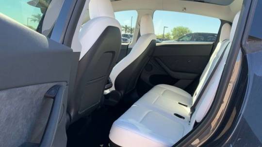 2024 Tesla Model Y 7SAYGDEE6RA229727