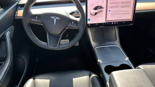 2022 Tesla Model Y 7SAYGDEF6NF383490