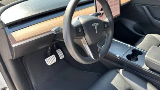 2022 Tesla Model Y 7SAYGDEF6NF383490