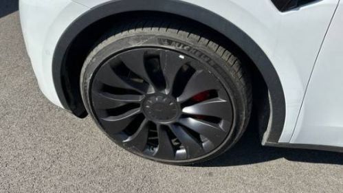 2022 Tesla Model Y 7SAYGDEF6NF383490