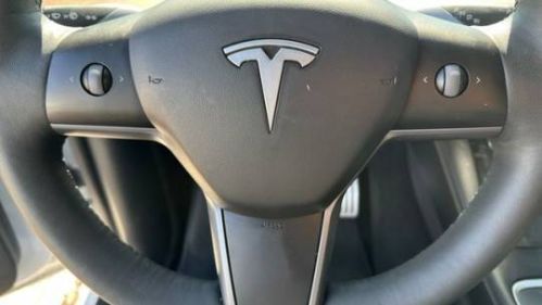 2022 Tesla Model Y 7SAYGDEF6NF383490