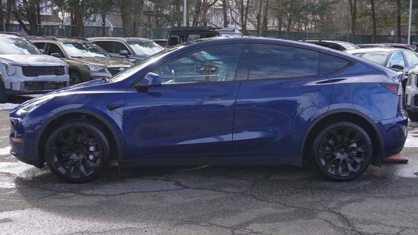 2022 Tesla Model Y 7SAYGDEE9NF432222