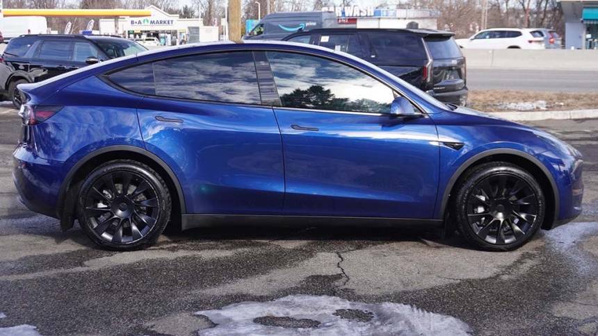 2022 Tesla Model Y 7SAYGDEE9NF432222