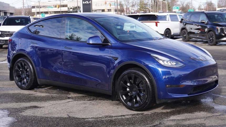 2022 Tesla Model Y 7SAYGDEE9NF432222