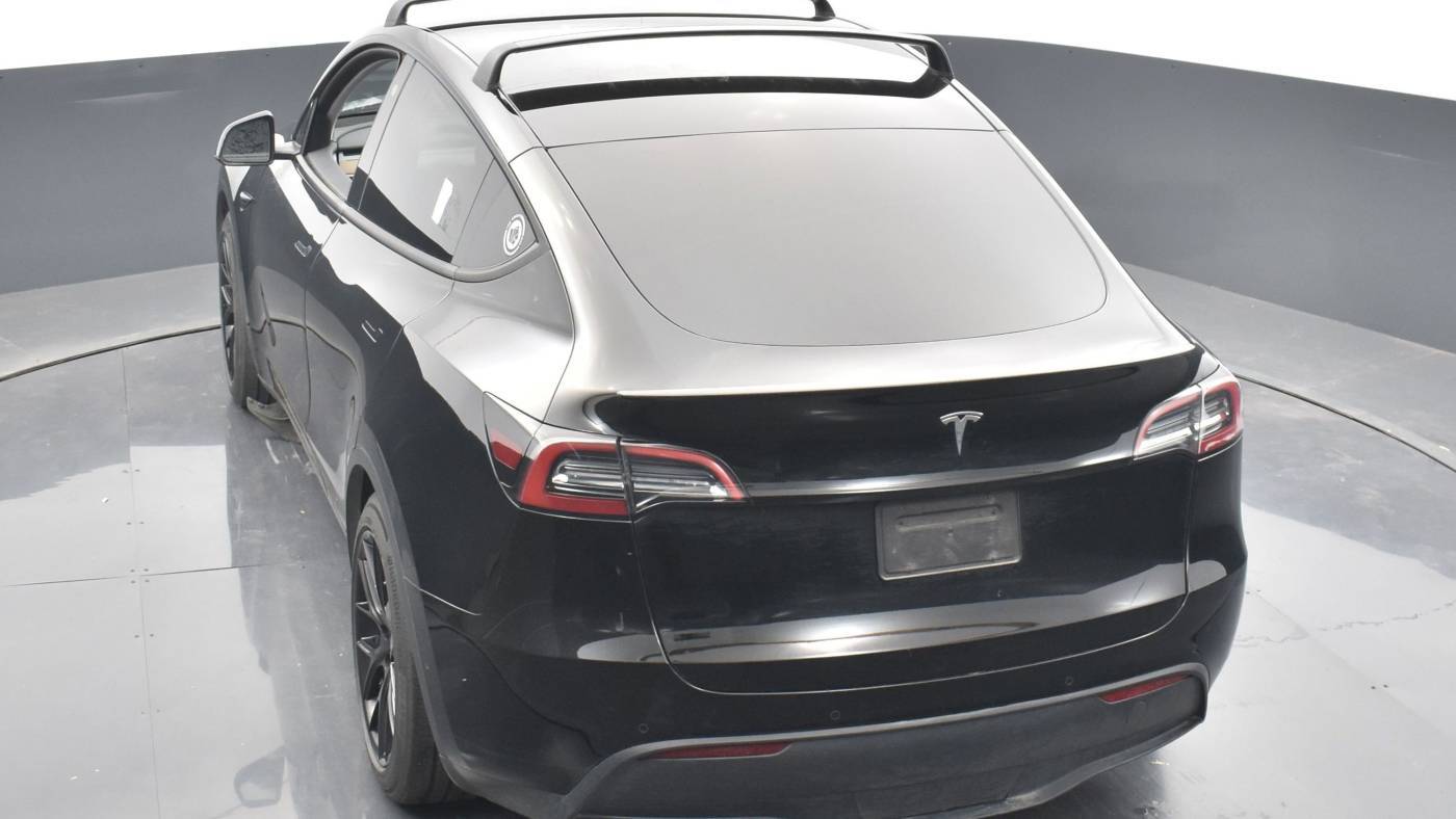 2022 Tesla Model Y 7SAYGDEF5NF568288