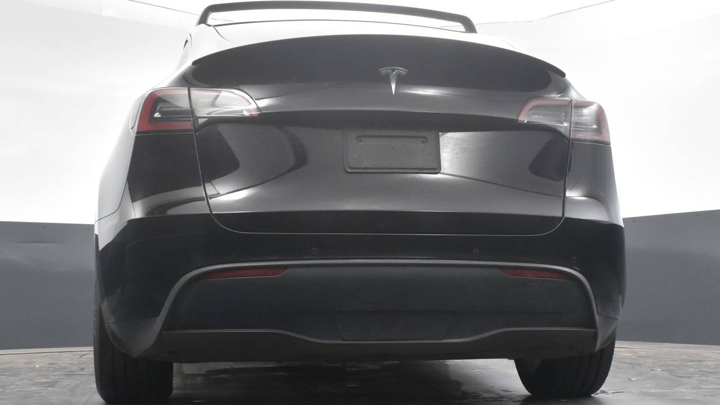 2022 Tesla Model Y 7SAYGDEF5NF568288