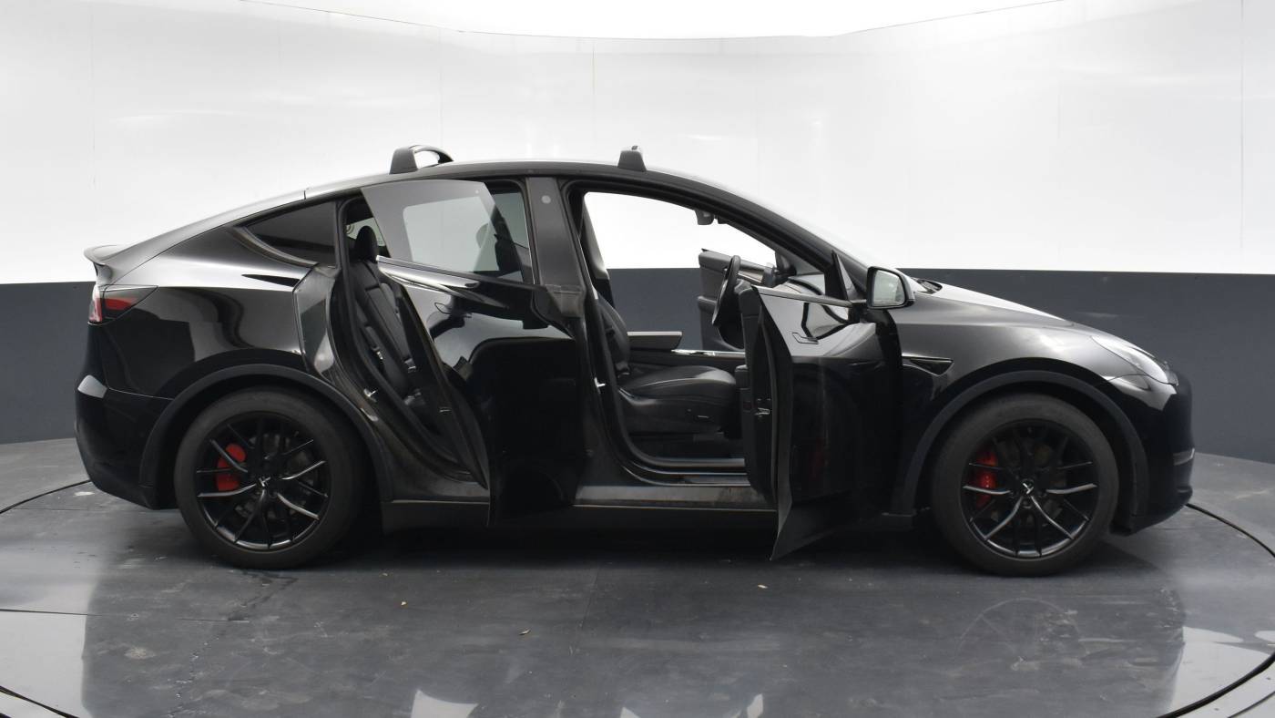 2022 Tesla Model Y 7SAYGDEF5NF568288