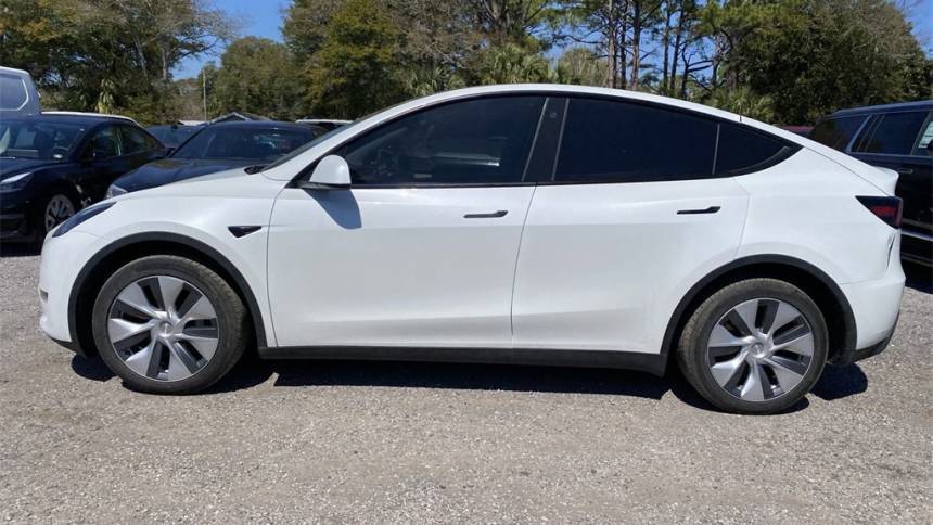 2023 Tesla Model Y 7SAYGDEE1PA100940