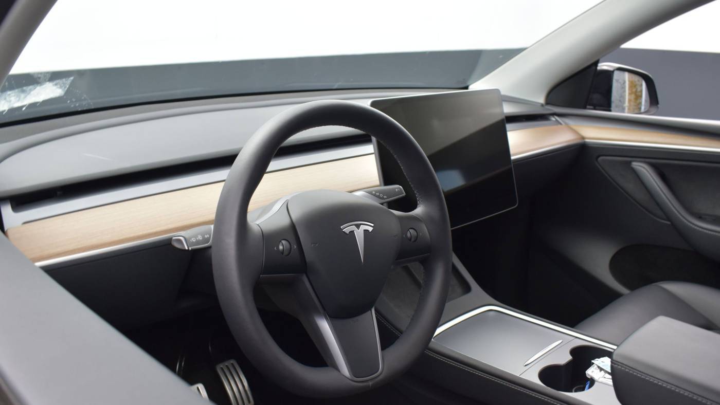 2022 Tesla Model Y 7SAYGDEF5NF568288