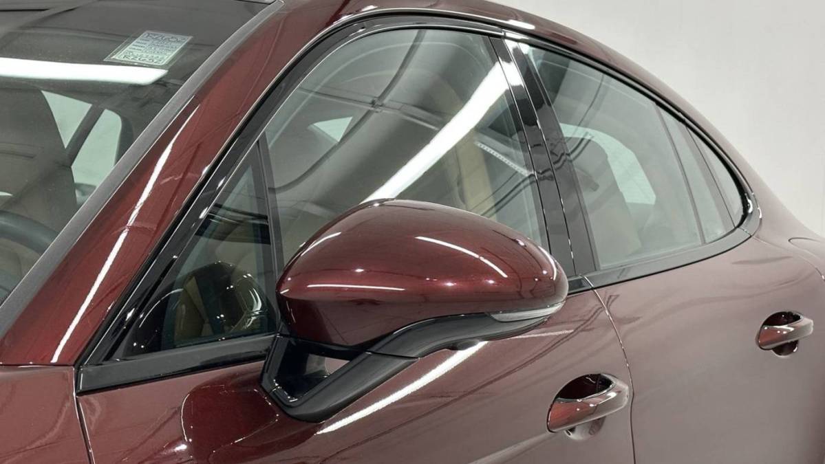 2021 Porsche Panamera - Images - 19