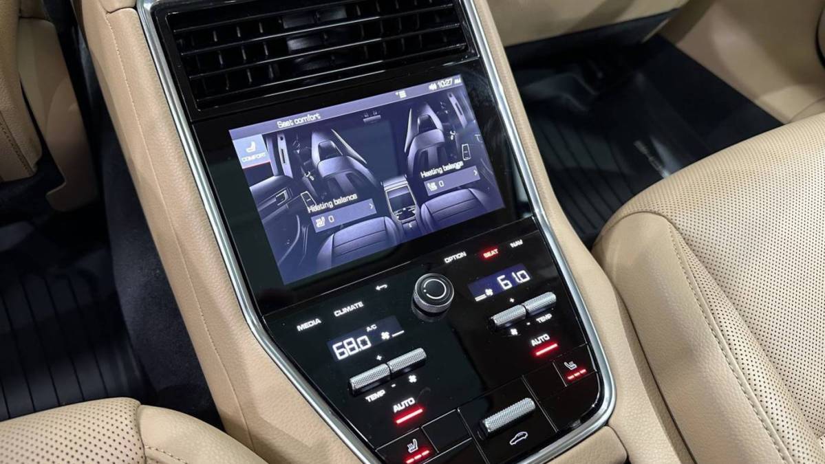 2021 Porsche Panamera - Images - 21
