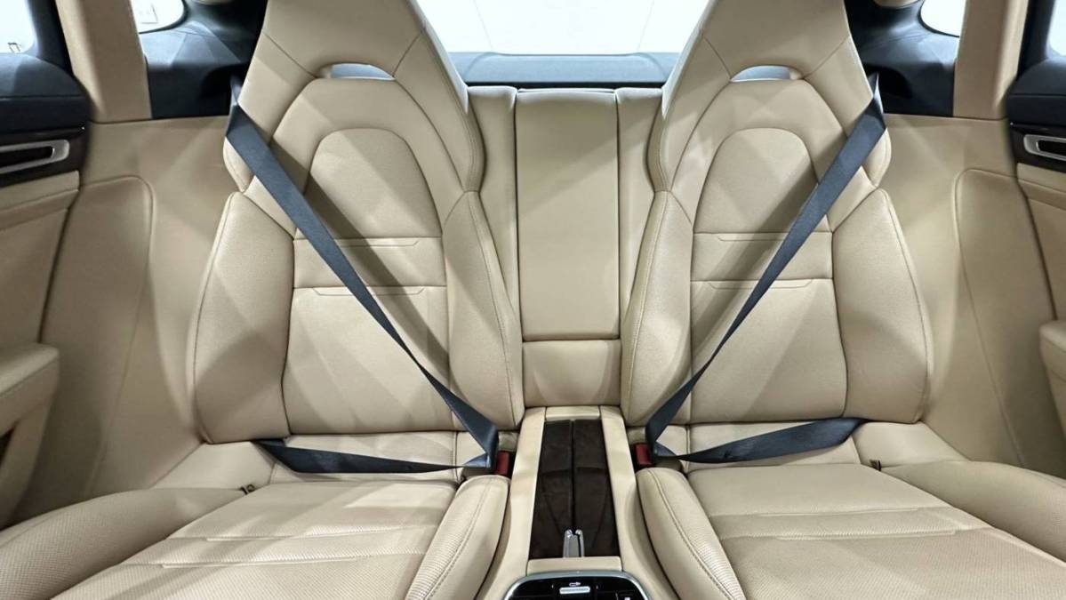2021 Porsche Panamera - Images - 23