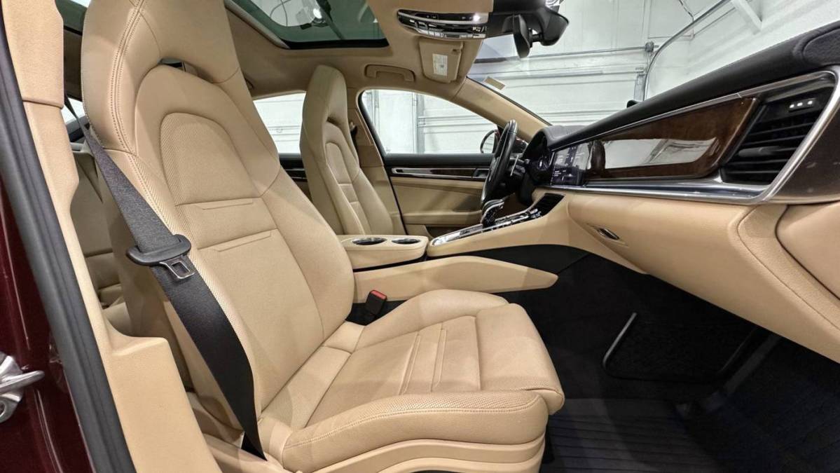 2021 Porsche Panamera - Images - 25