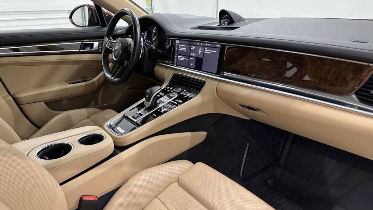 2021 Porsche Panamera - Images - 26