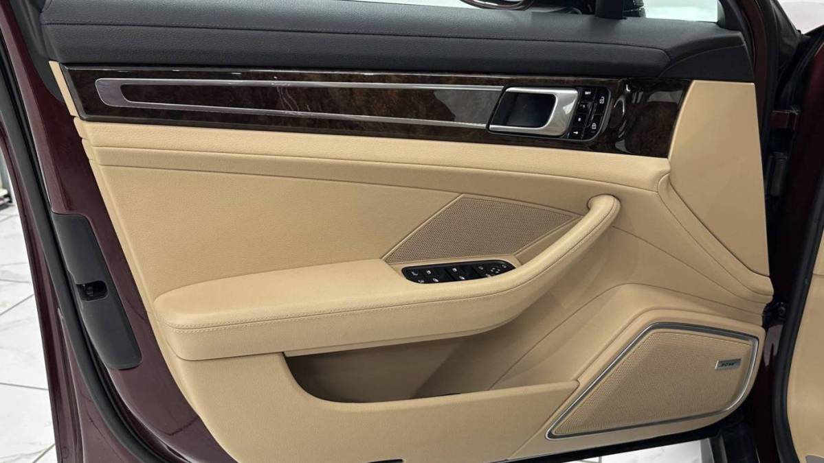 2021 Porsche Panamera - Images - 29