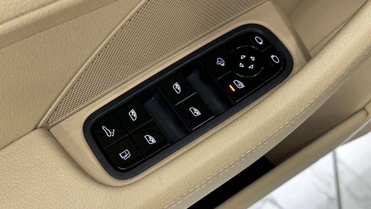 2021 Porsche Panamera - Images - 30