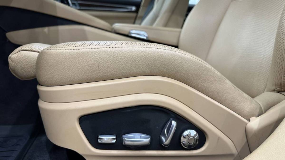 2021 Porsche Panamera - Images - 34