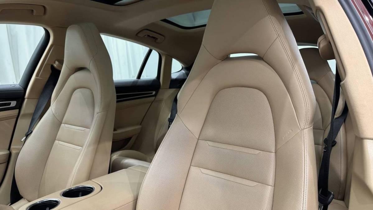 2021 Porsche Panamera - Images - 35