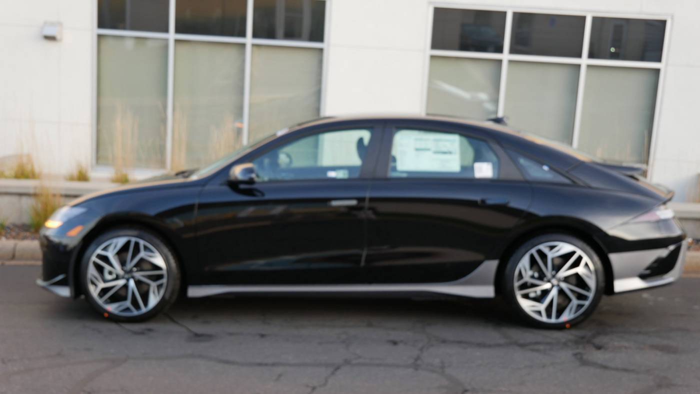 2025 Hyundai IONIQ 6 KMHM34AC6SA093236