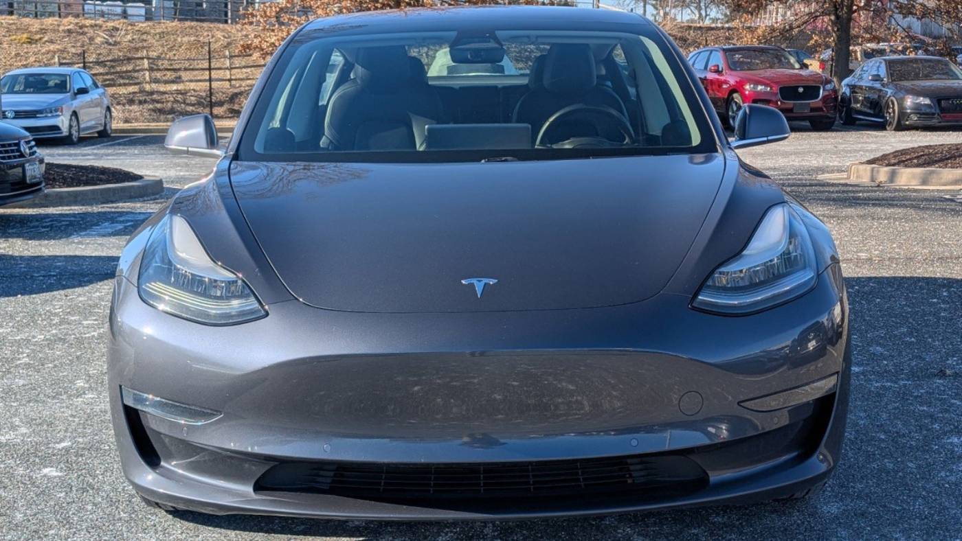 2018 Tesla Model 3 5YJ3E1EB1JF119144