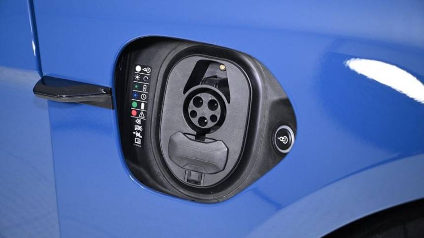 2024 Porsche Taycan - Images - 27