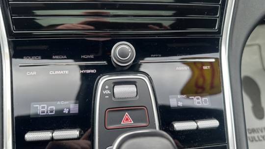 2018 Porsche Panamera - Images - 17