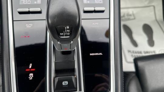 2018 Porsche Panamera - Images - 18