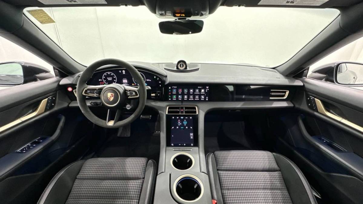 2025 Porsche Taycan - Images - 19