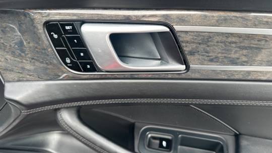 2018 Porsche Panamera - Images - 21
