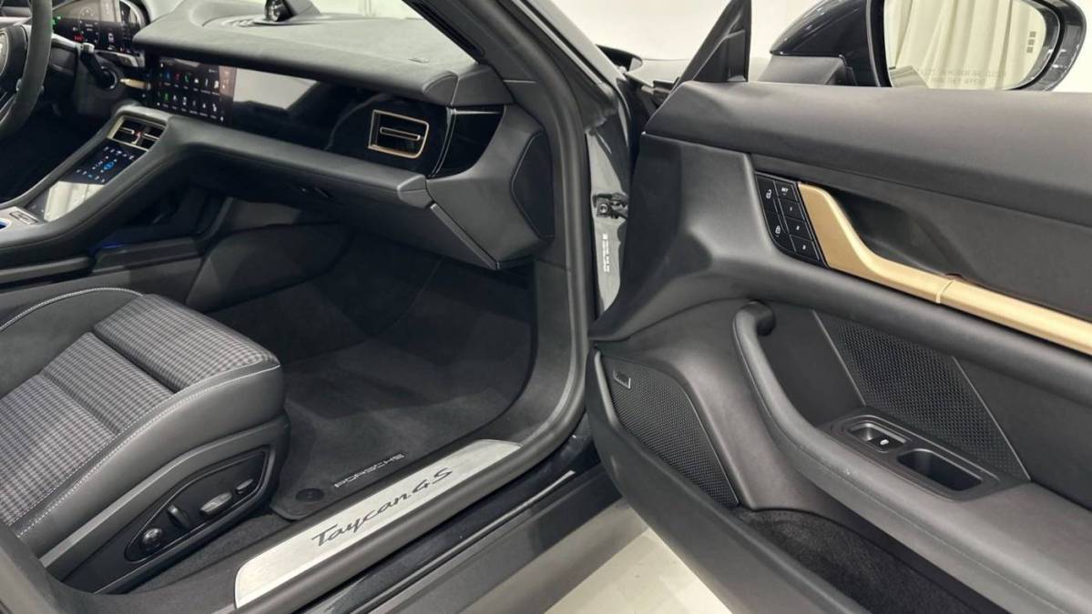 2025 Porsche Taycan - Images - 20