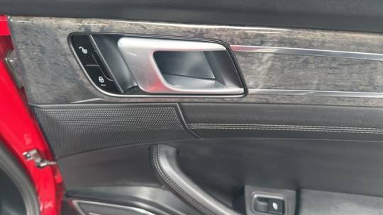 2018 Porsche Panamera - Images - 24