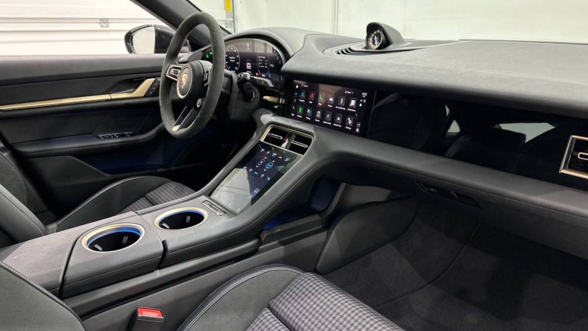 2025 Porsche Taycan - Images - 22