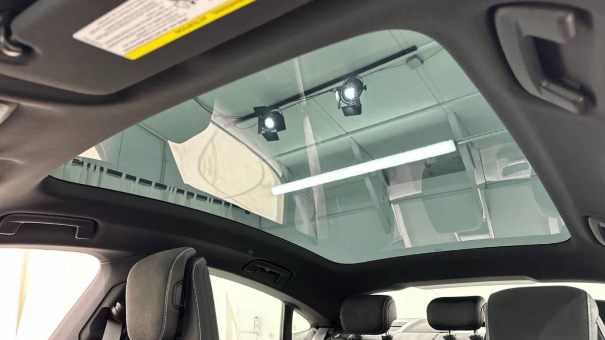 2025 Porsche Taycan - Images - 30