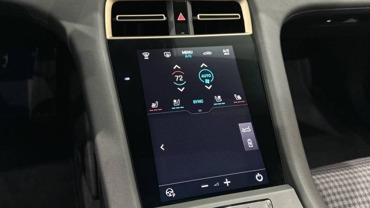 2025 Porsche Taycan - Images - 33
