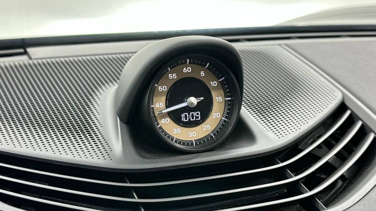 2025 Porsche Taycan - Images - 49