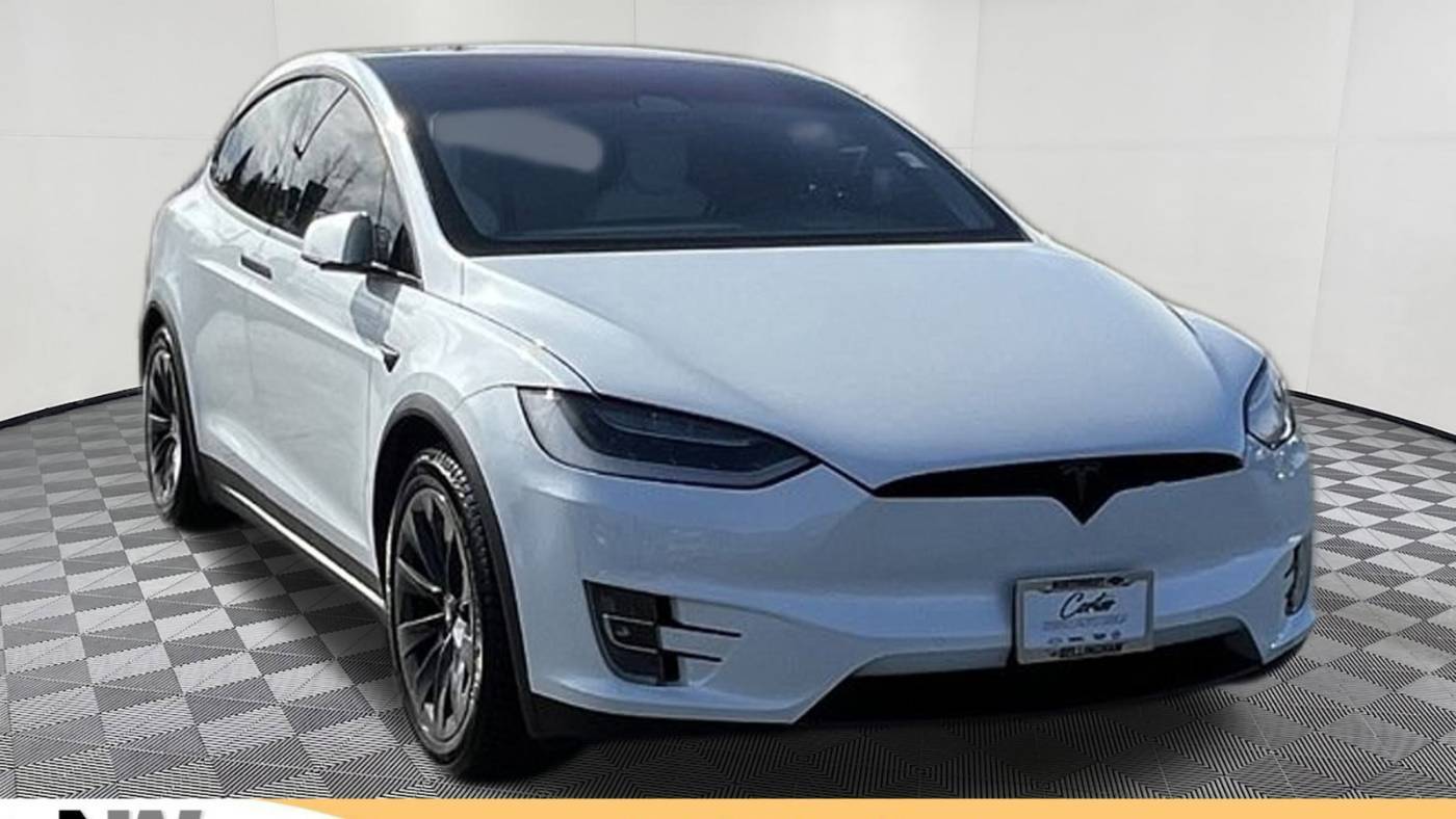 2018 Tesla Model X 5YJXCDE2XJF118972