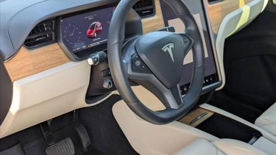 2018 Tesla Model X 5YJXCBE27JF129559