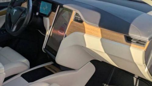 2018 Tesla Model X 5YJXCBE27JF129559