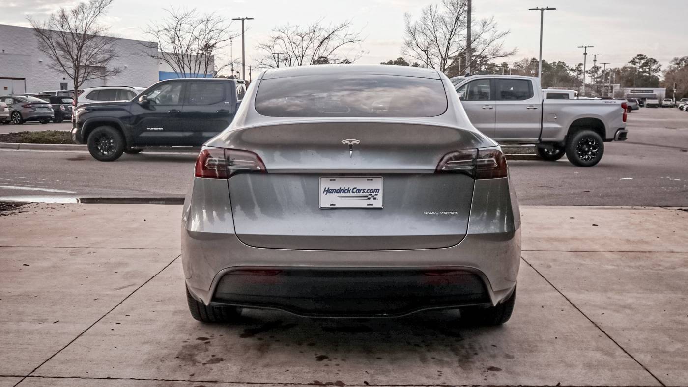 2024 Tesla Model Y 7SAYGDEE6RA318875