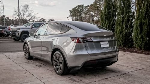 2024 Tesla Model Y 7SAYGDEE6RA318875