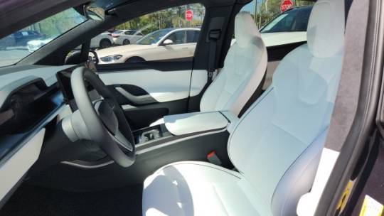 2024 Tesla Model X 7SAXCBE66RF439610