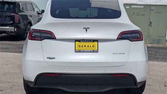 2022 Tesla Model Y 7SAYGDEE7NA009989