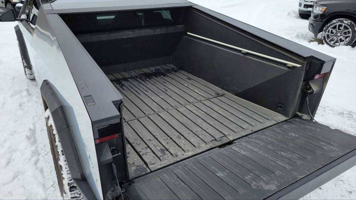 2024 Tesla Cybertruck - Images - 15