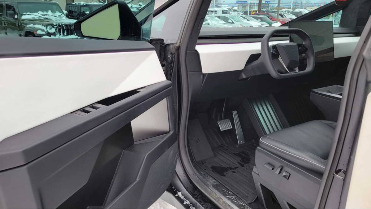 2024 Tesla Cybertruck - Images - 21