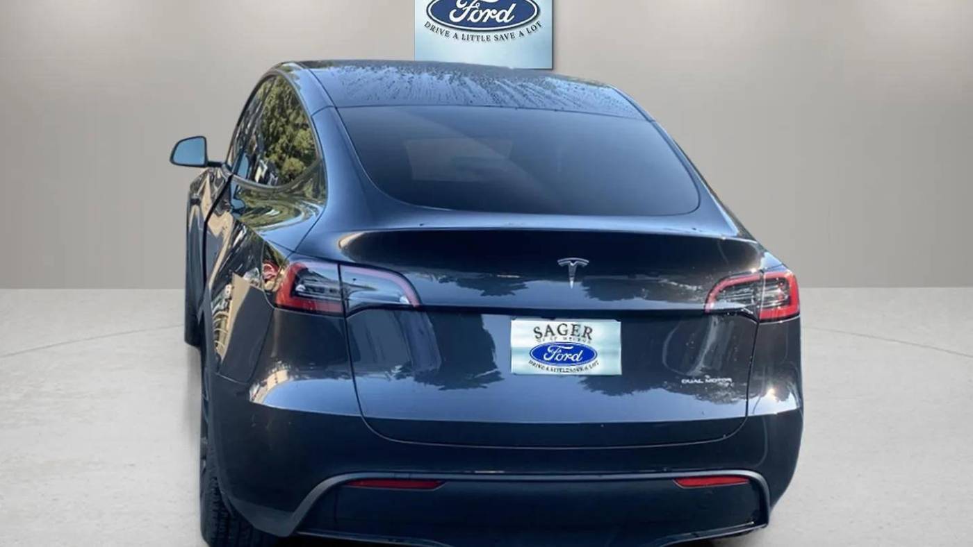 2024 Tesla Model Y 7SAYGAEE0RF016743