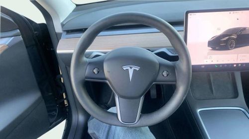 2024 Tesla Model Y 7SAYGAEE0RF016743