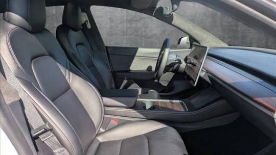 2022 Tesla Model Y 7SAYGDEE2NF454823