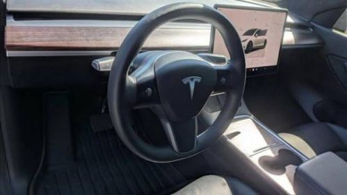 2022 Tesla Model Y 7SAYGDEE2NF454823