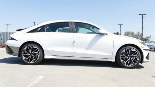 2023 Hyundai IONIQ 6 KMHM34AC4PA033639